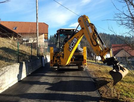 ASAFALTIRANJE ŠTRUKLJEVA VAS FOTO BOŠTJAN OTONIČAR  (2)